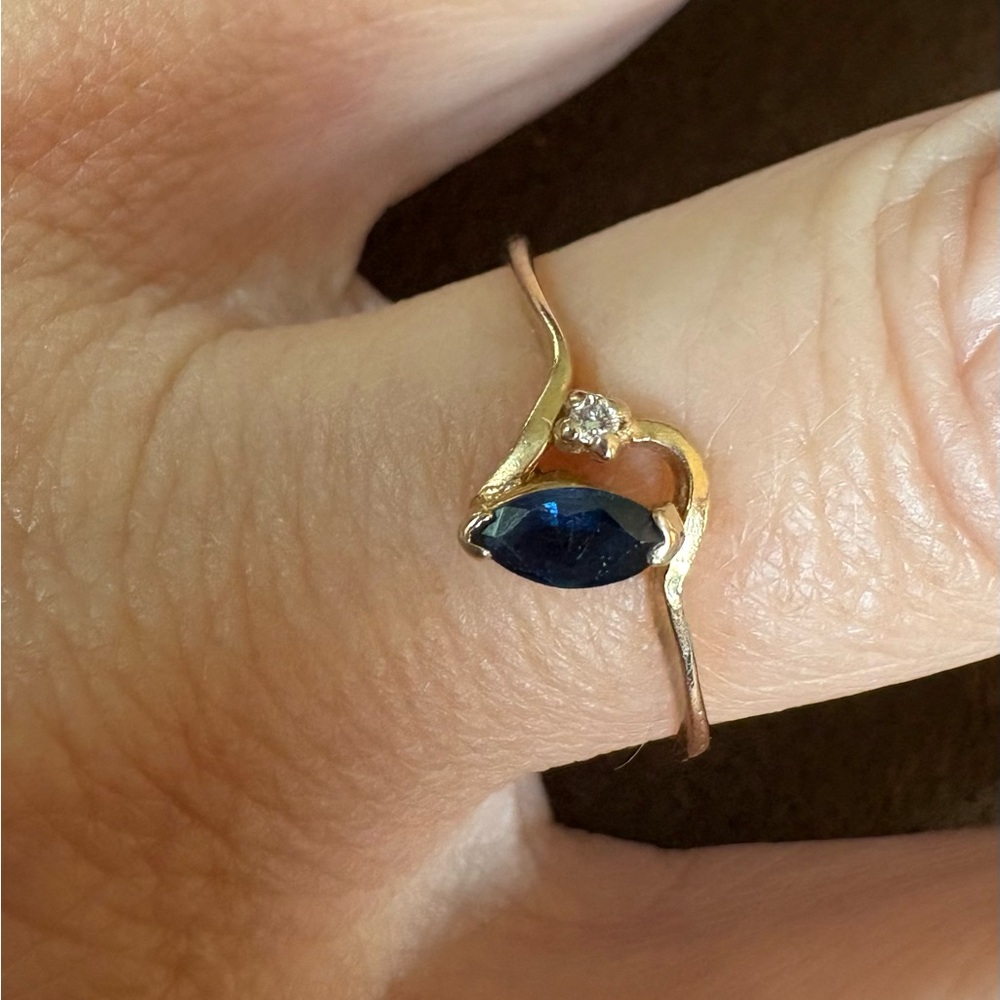 Elegant 14 Karat Gold Sapphire and Diamond Ring Size 7.5